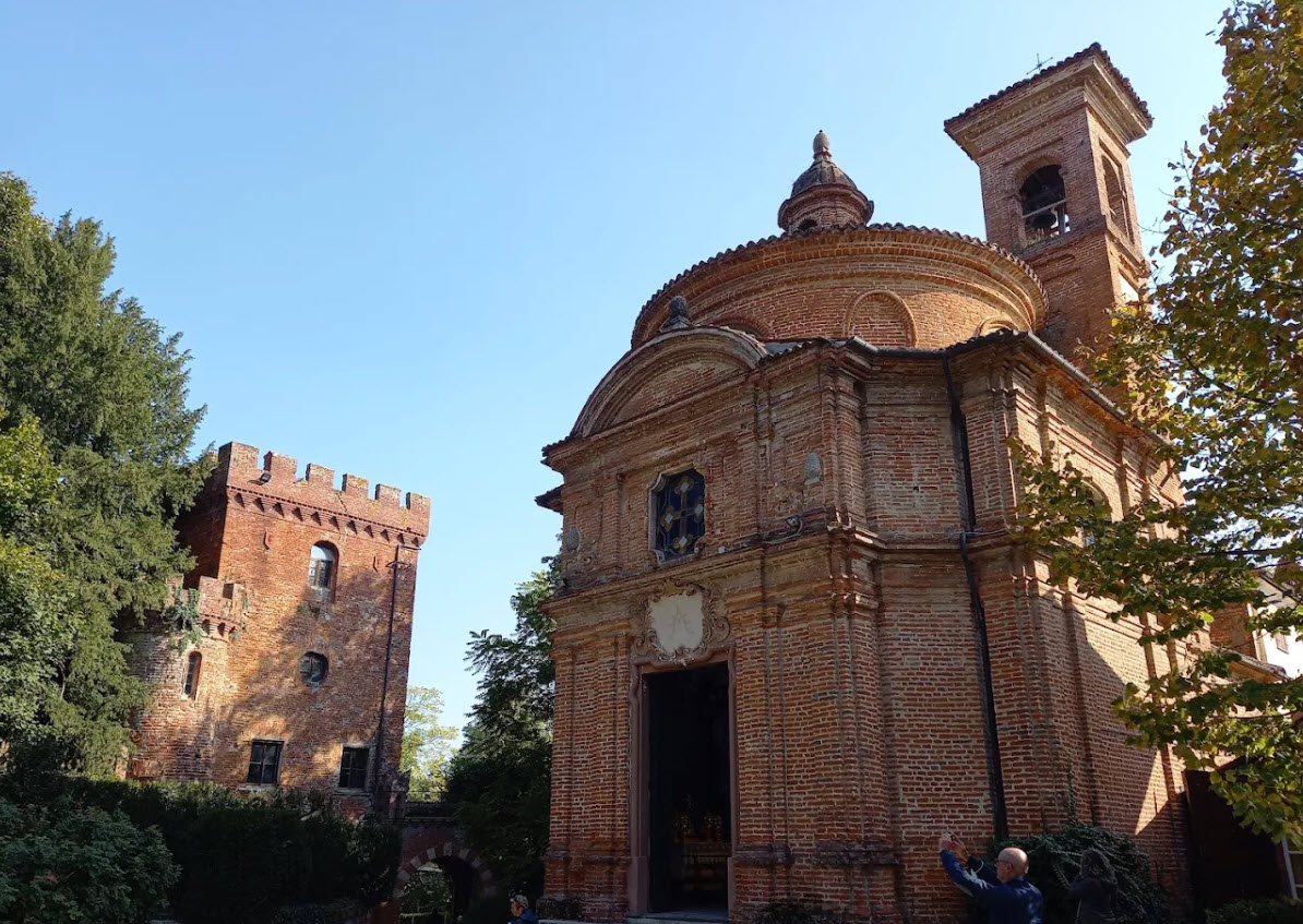 Castello di Redabue, Italy